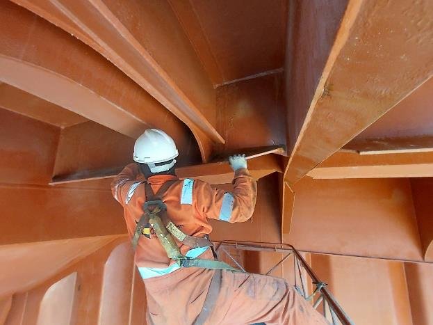Schweißnaht-Inspektion in Tank-Ecke